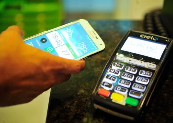 Foto para matéria pagamento celular maquina cartão crédito/débito (Marcello Casal Jr/Agência Brasil)