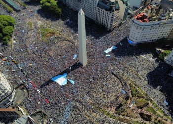 Torcedores da Argentina comemoram conquista do tricampeonato mundial de futebol em Buenos Aires
18/12/2022 REUTERS/Agustin Marcarian