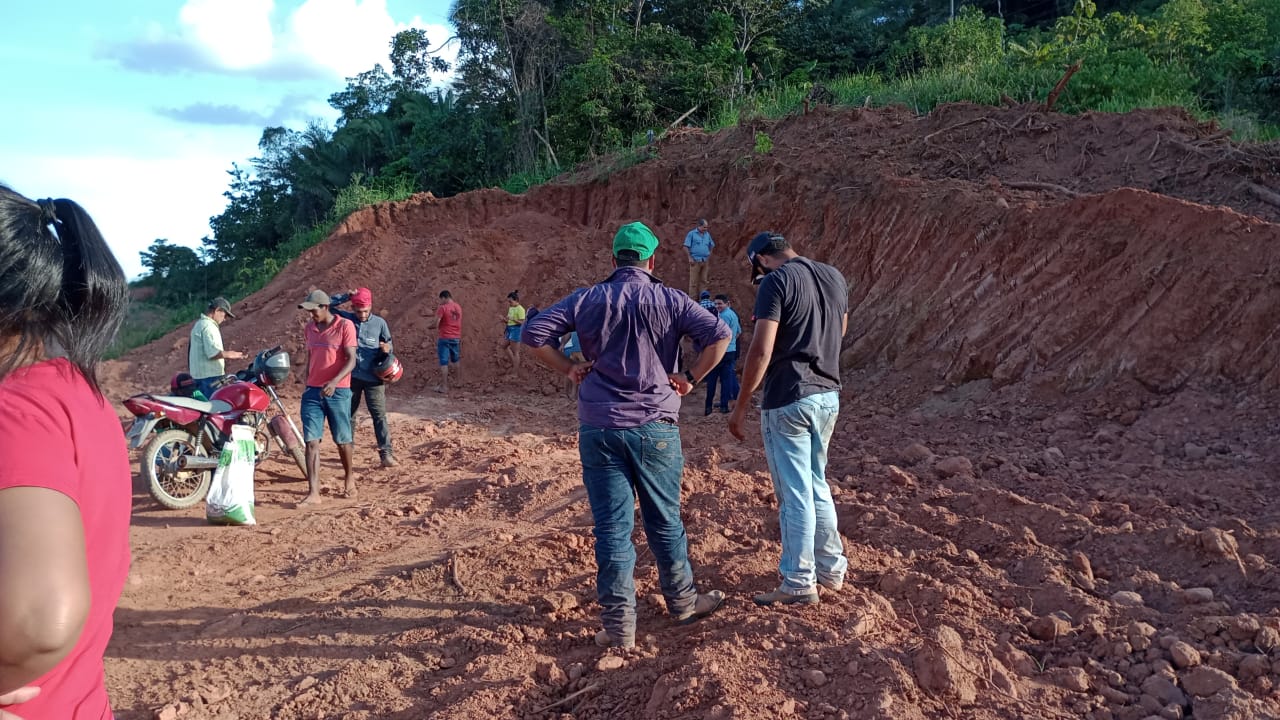 Após boato, mais de 200 pessoas cavam área em busca de ouro no MT