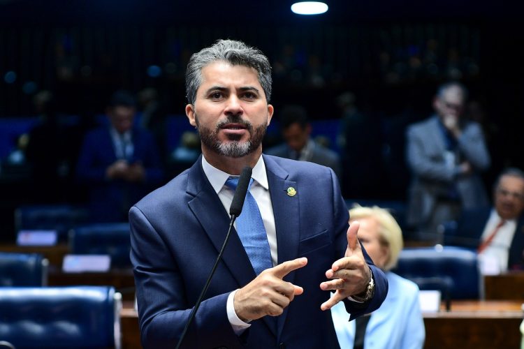 Plenário do Senado Federal durante sessão deliberativa ordinária. Ordem do dia.

Na pauta, o PL 557/2020, que altera a Lei de Diretrizes e Bases da Educação Nacional para incluir a obrigatoriedade de abordagens fundamentadas nas experiências e nas perspectivas femininas nos conteúdos curriculares do ensino fundamental e médio.

Em pronunciamento, à bancada, senador Marcos Rogério (PL-RO).

Foto: Pedro França/Agência Senado