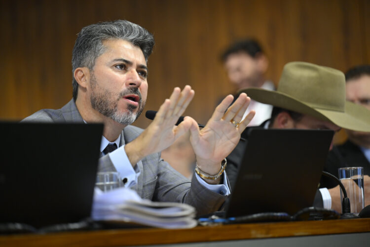 Comissão Parlamentar Mista de Inquérito do INSS - 2025 (CPMI - INSS) realiza oitiva do ex-procurador-geral do Instituto Nacional do Seguro Social (INSS).

O objetivo da comissão é investigar fraudes no Instituto Nacional do Seguro Social (INSS), envolvendo descontos irregulares em benefícios de aposentados e pensionistas. A CMPI é formada por senadores e deputados, num total de 32 titulares e igual número de suplentes. 

Bancada:
senador Marcos Rogério (PL-RO) - em prounciamento.

Foto: Andressa Anholete/Agência Senado